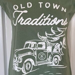 Sage Green T-shirt XL Christmas Tree in Truck Old Town Traditions Short Sleeve